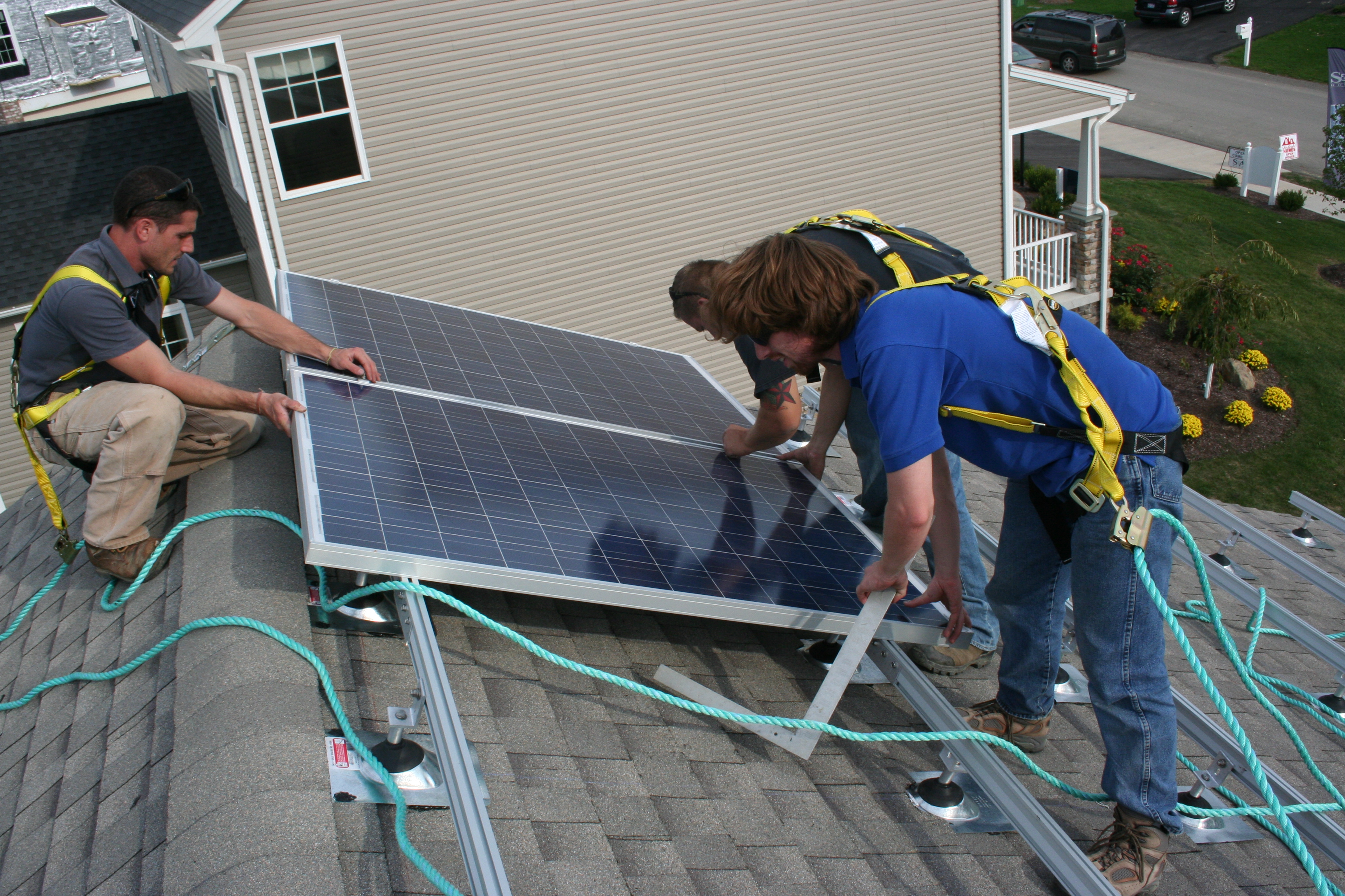 Se puede poner paneles solares en un piso