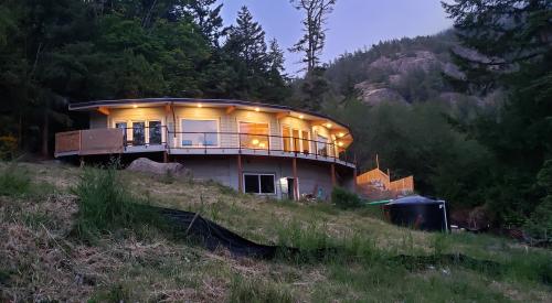 Clifton View Homes built this custom for buyer home in the marine climate in Anacortes, WA, and certified it to DOE Zero Energy Ready Home specifications in 2019. 
