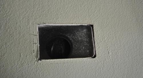 The gaps between the sheet metal of the duct boot and the drywall are clearly visible in this image.