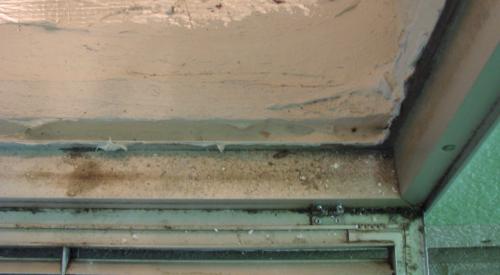 Right: The plenum liner is well sealed to the filter-backed grille