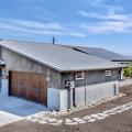 This builder in central Washington state chose durable low-maintenance exterior finishes like metal roofing, and hydrolyzed lime and metal siding. 