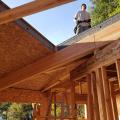 Right – Graphite enhanced EPS fills these SIP panels, providing additional insulation value. 