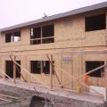 Right – SIP panels assemble quickly on site to provide sturdy walls and a roof that needs few interior supports so there is great flexibility in the layout of interior spaces. 