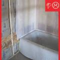 Wrong - Air barrier behind tub does not extend down to  floor