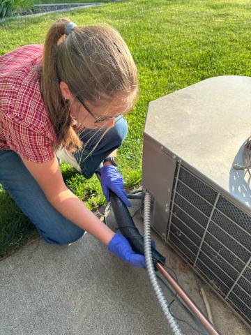  Install new insulation on the refrigerant line of your air conditioner’s compressor unit to protect the pipe and improve your cooling system’s efficiency.