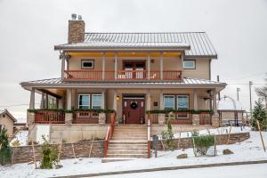 Clifton View Homes built this custom for buyer home in the marine climate in Anacortes, WA, and certified it to DOE Zero Energy Ready Home specifications in 2017. 