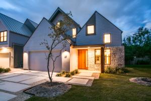 CVF Homes built this custom spec home in the hot-humid climate in San Antonio, TX, and certified it to DOE Zero Energy Ready Home specifications in 2019. 