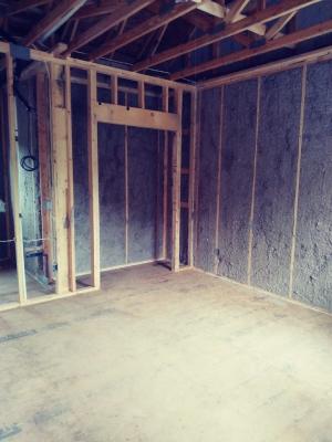 Right – The exterior wall cavities are completely filled with dense-packed cellulose.