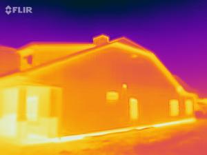 Right – An infrared image of this home shows very little heat transfer through the exterior walls.