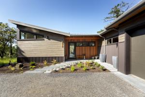 Bellingham Bay Builders built this custom for buyer home in the cold climate in Friday Harbor, WA, and certified it to DOE Zero Energy Ready Home specifications in 2020. 