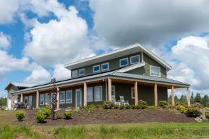 Sustainable Nine built this custom for buyer home in the marine climate in Everson, WA, and certified it to DOE Zero Energy Ready Home specifications in 2020. 