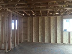 Right - Ladder blocking allows insulation to be installed in exterior walls at interior-exterior wall intersections.