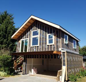 Right – Half-inch furring strips provide a rain screen and air gap between the weather-resistant membrane and the fiber cement siding on the exterior walls of this marine-climate home. 