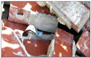 Wrong – This metal tie remained embedded in the mortar joint but the smooth-shank nail pulled out from the stud. 