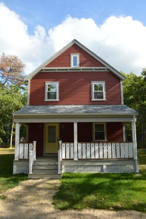Brookside Development built this production home in the cold climate in Woodbridge, CT, and certified it to DOE Zero Energy Ready Home specifications in 2014. 