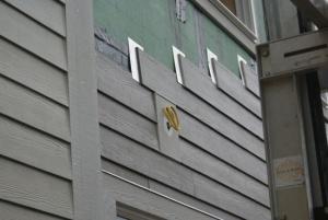 Right: Flashing the butt joints in lap siding installations is a better practice than relying on caulk to seal the joints.
