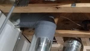 RIght - Seams in duct boot elbow are fully sealed with mastic.