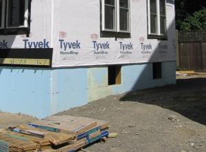 Exterior XPS basement insulation is correctly installed to completely cover the foundation wall