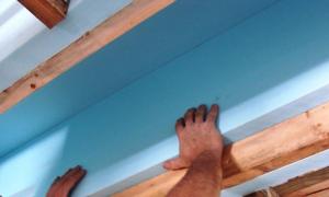 A second layer of rigid insulation is installed over the 2 in. by 4 in. retaining strip