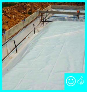 Right – Polyethylene sheeting completely covers the aggregate and the footing with no tears or open seams