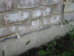 Weep holes: Rope inserted in the head joist between bricks will allow water to weep out of the base of the wall assembly